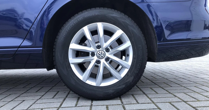 Volkswagen Passat cena 75900 przebieg: 118300, rok produkcji 2018 z Otwock małe 254